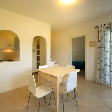 Sleeps 8 Pool Wifi Apartment