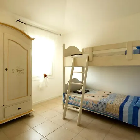 شقة Sleeps 8 Pool Wifi بايا سردينيا